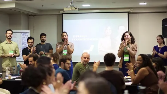 Grupo apresentando o trabalho para a turma